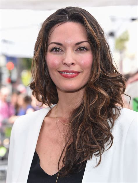 Alana De La Garza Pictures